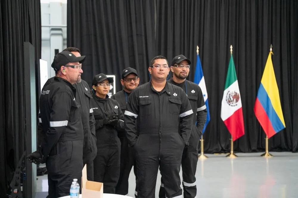 international-elite-service-team-1000x750-11