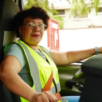 mama-trucker-madres-10-mayo-conductoras-1000x750-1 Ana Muñiz, la mamá que sueña con manejar un trailer