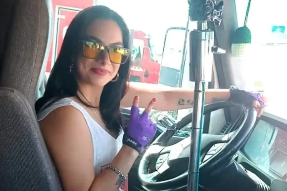 «Mi mamá es trailera», dicen orgullosos los hijos de Andrea
