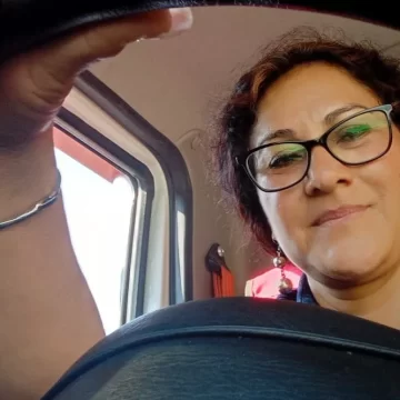 Ser mamá y trailera no es fácil: Laura revela los sacrificios detrás del volante