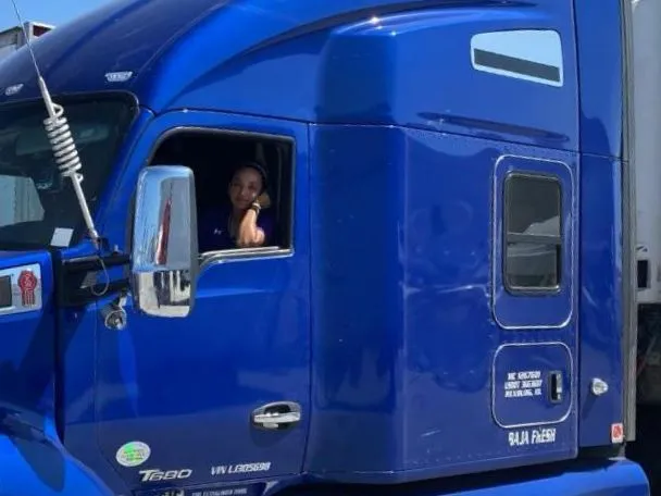 mama-trucker-madres-10-mayo-conductoras-1000x750-lupita-01 Nada tiene límites: Lupita Ríos, la mamá trailera que conquistó la carretera