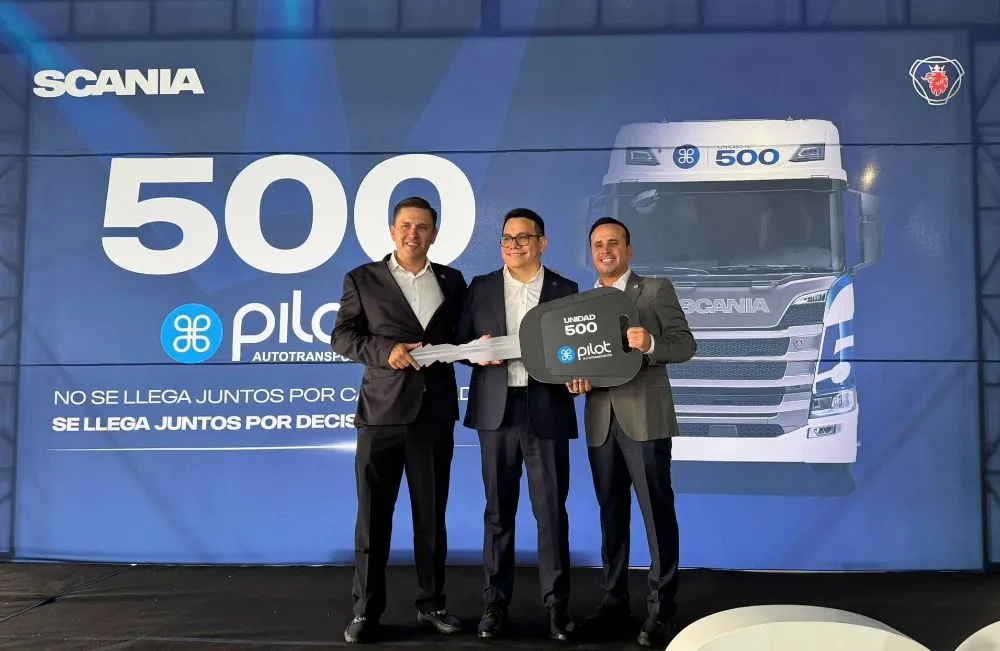 trucker-scania-autotransportes-pilot-1000x750-1 Autotransportes Pilot recibe su unidad 500 de Scania